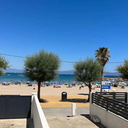 Apartamento En La Playa. Free Parking. Free Wifi L' Escala Eksteriør billede