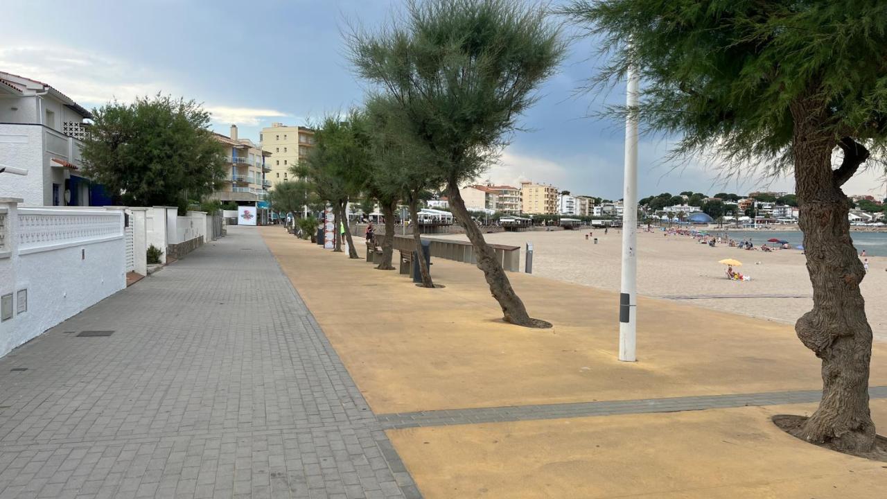 Apartamento En La Playa. Free Parking. Free Wifi L' Escala Eksteriør billede