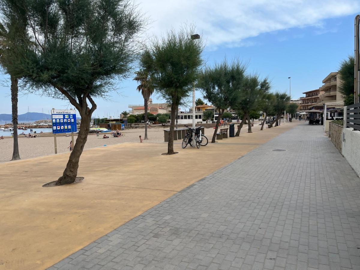 Apartamento En La Playa. Free Parking. Free Wifi L' Escala Eksteriør billede